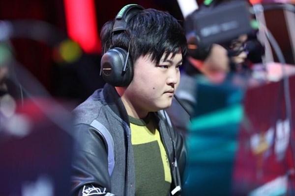 央视纪录片《青年说》 UZI出镜道出真心话