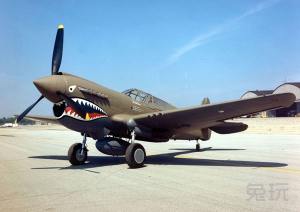 现在保存下来的p-40几乎都采用了这种鲨鱼嘴涂装