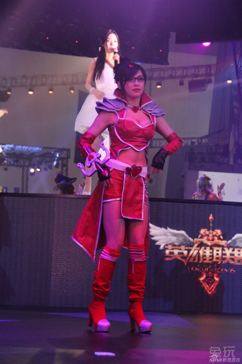 比比谁的胸最大 LOL热门女英雄COSPLAY(22