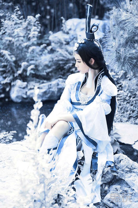 剑网3纯阳玉女破军cos 妹子真是高冷艳(8)( 8/8 )