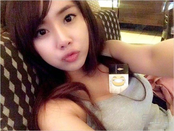 爱dota2爱妹纸脸书上 裹浴巾打刀塔的妹子