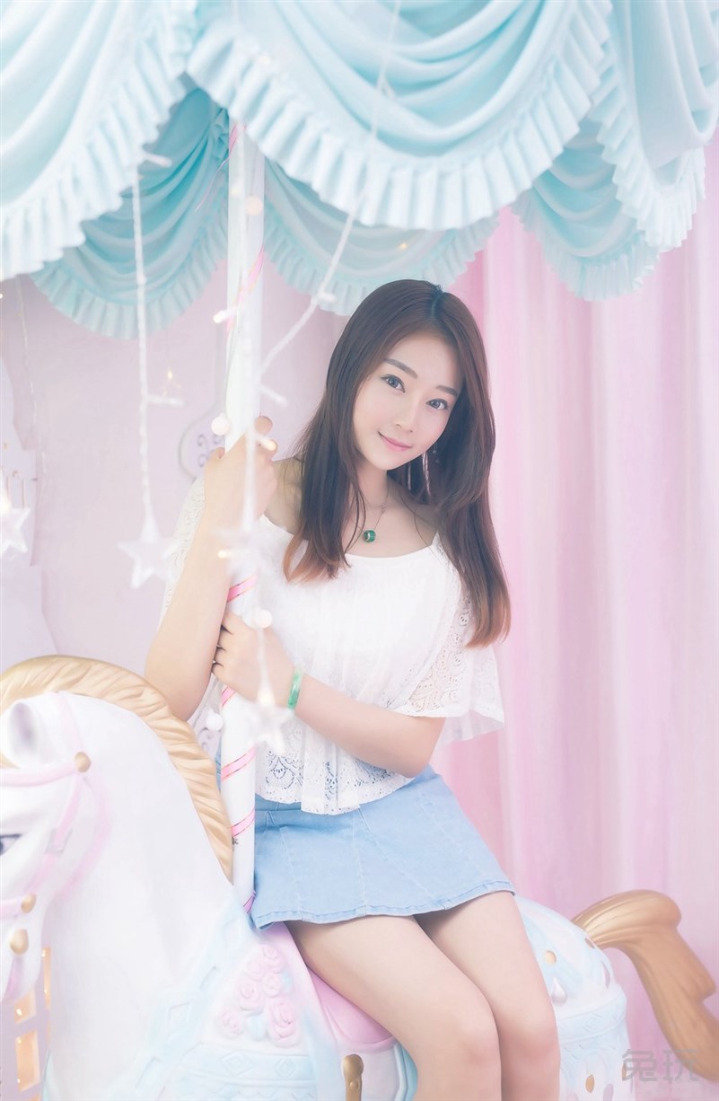 电竞女神第九期:甜心教师辰辰写真照