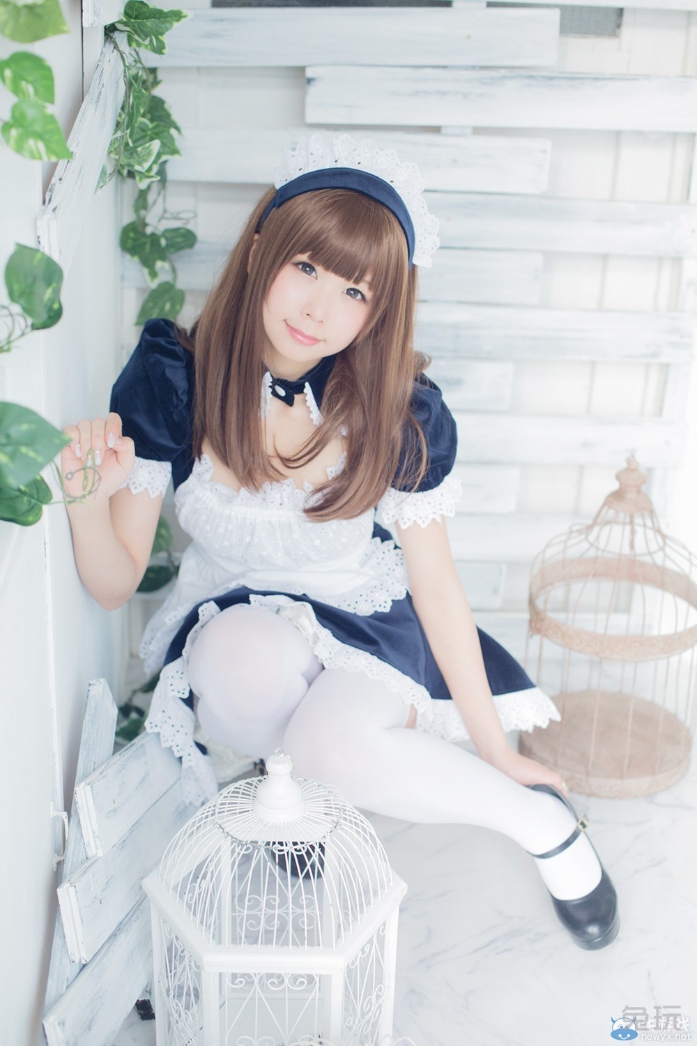 美少女coser白丝女仆装诱惑图 波涛胸涌让人沉醉(22)