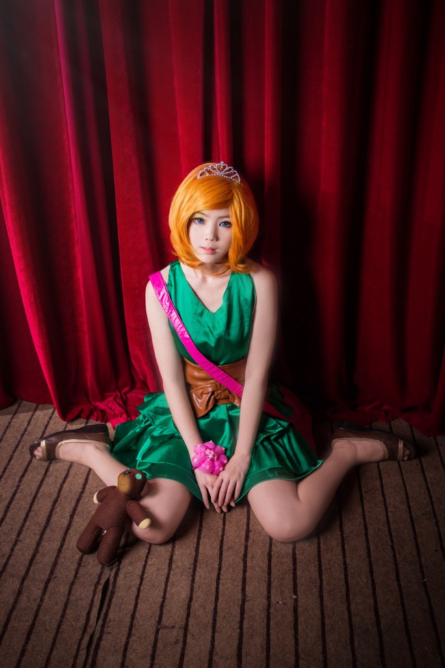 英雄联盟 图片 查看图片 2016-01-18 13:59 7/ 9 舞会公主安妮cos:再