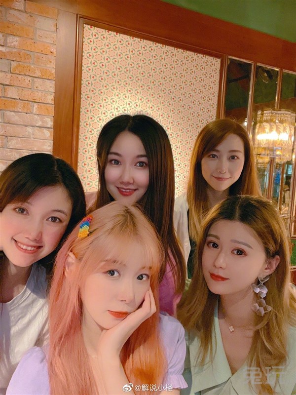 网友直呼爷青回!lpl一代目四朵金花再聚首